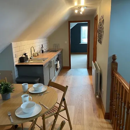 Fabulous 2 Bed דירה *